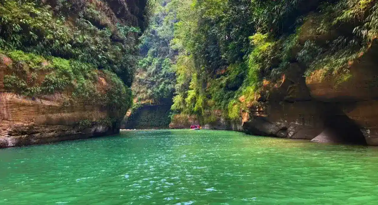 Cañon del río Güejar plan de 4 días y 3 noches yo viajo con parkway agencia de viajes